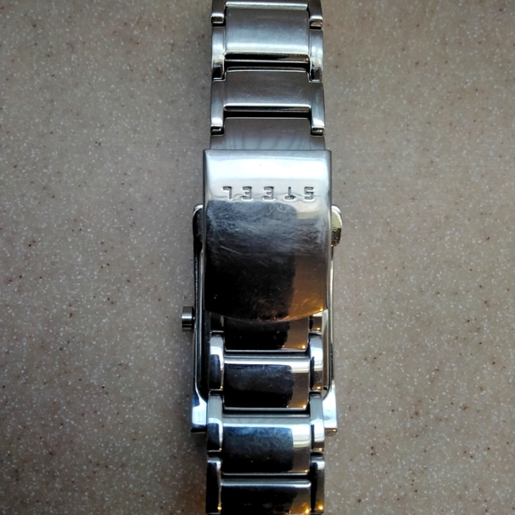 GUESS Ladies Watch, LIKE NEW - Picture 3 of 6